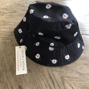 ALICE & OLIVIA NWT HAT